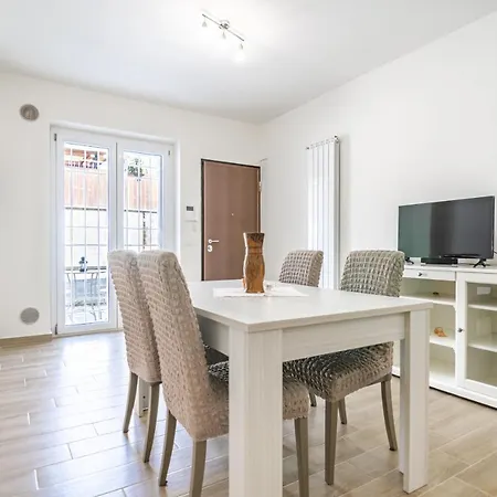 Apartment Vicino Ai Castelli Romani! Villetta Moderna Con Wifi E Parcheggio
